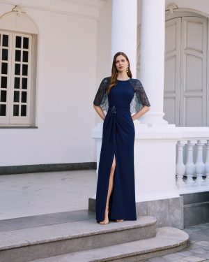 Couture Club 1G26 – Μπλε μακρύ φόρεμα με εντυπωσιακή κεντητή κάπα