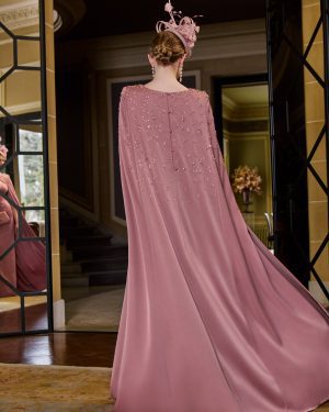 Couture Club 1G36 – Μάξι εφαρμοστό φόρεμα dusty rose με κεντητή κάπα και cut-out ντεκολτέ