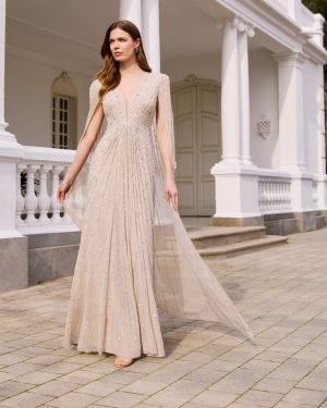Couture Club 1G64 – Σαμπανιζέ μάξι φόρεμα με παγιέτες και αέρινη κάπα