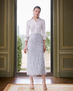 Couture Club 1GF4 – Πουκάμισο φόρεμα με φούστα δαντέλας και φτερά σε γκρι-ασημί