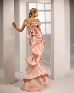 Rosa Clará Cocktail 1JC4 – Ροζέ φόρεμα με ώμους έξω και εντυπωσιακό φιόγκο