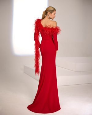 Marfil Barcelona 1JG4 – Κόκκινη maxi τουαλέτα one-shoulder με φτερά και σκίσιμο