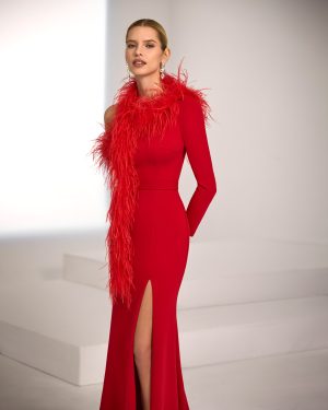 Marfil Barcelona 1JG4 – Κόκκινη maxi τουαλέτα one-shoulder με φτερά και σκίσιμο