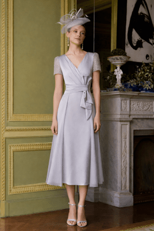 Couture Club 1GH9 – Ασημί ολόσωμη φόρμα με κεντημένα μανίκια και ζώνη στη μέση