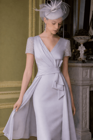 Couture Club 1GH9 – Ασημί ολόσωμη φόρμα με κεντημένα μανίκια και ζώνη στη μέση