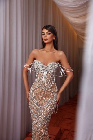 Bella – Μάξι nude φόρεμα με κρύσταλλα, strapless μπούστο και εφαρμοστή γραμμή