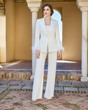 1260048 – Ivory bridal σύνολο με σακάκι και feather λεπτομέρειες