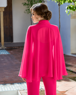 1260055 – Fuchsia pantsuit με cape μανίκια και tailored σακάκι