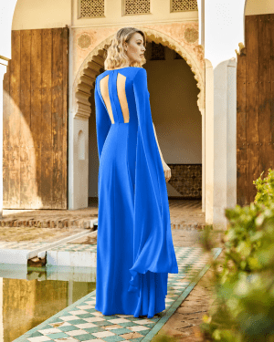 1260088 – Ηλεκτρίκ μπλε maxi φόρεμα με cape μανίκια και cut-out λαιμόκοψη