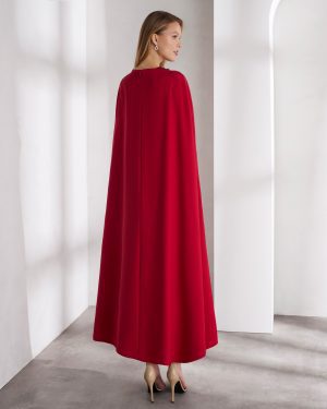 9T49 – Κόκκινο cape φόρεμα με embellished λαιμόκοψη